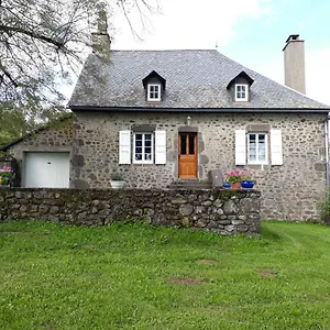 Du Bosquet Pays De Salers Cantal Hébergement de vacances Sainte-Eulalie (Auvergne)